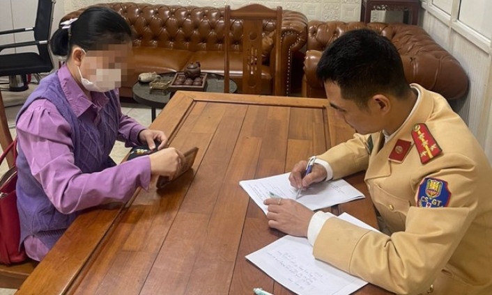 Nữ tài xế vi phạm nồng độ cồn đâm xe máy ở Hà Nội bị xử phạt 35 triệu đồng