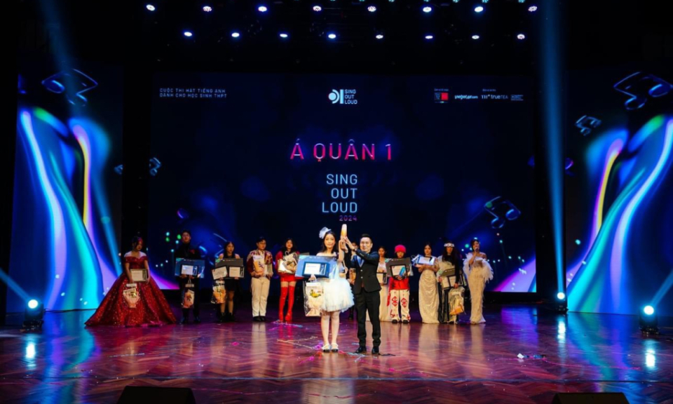 越南广宁省鸿基高中学生在2024年全国英文歌演唱竞赛中夺得亚军