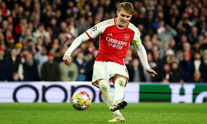 Arsenal thắng luân lưu ở vòng 1/8 Champions League