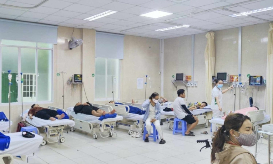 60 người ngộ độc nghi do ăn cơm gà