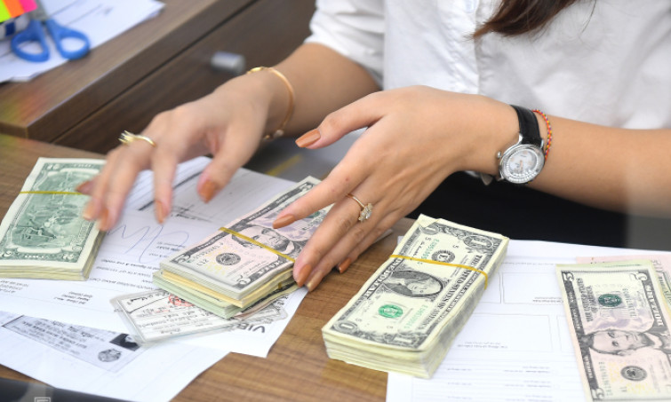 Giá USD tự do hạ nhiệt