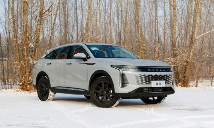 ‘Cơn ác mộng’ của Toyota Fortuner ra mắt giá 520 triệu đồng đẹp như Santa Fe, trang bị so kè Everest