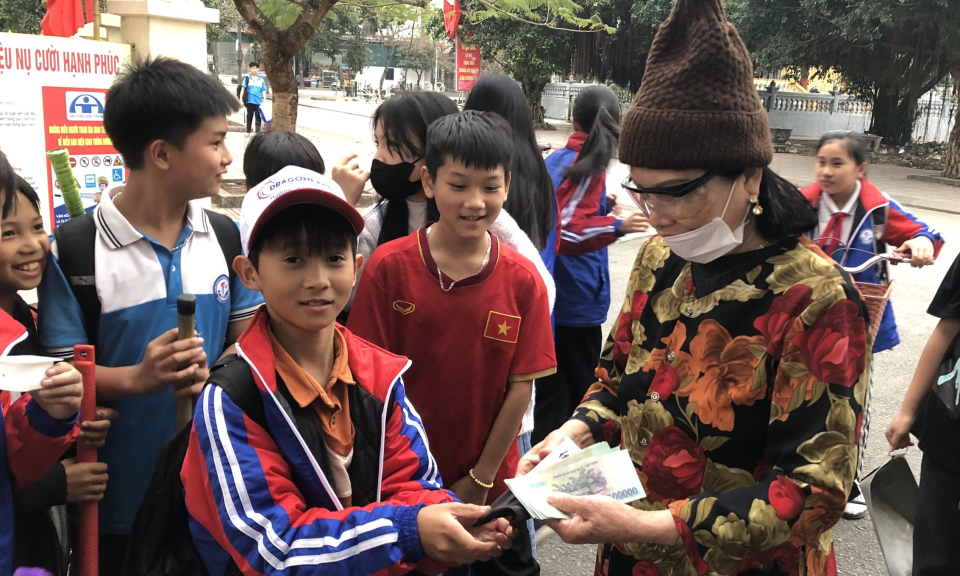 TX Quảng Yên: Học sinh lớp 6 trả lại gần 15 triệu đồng nhặt được