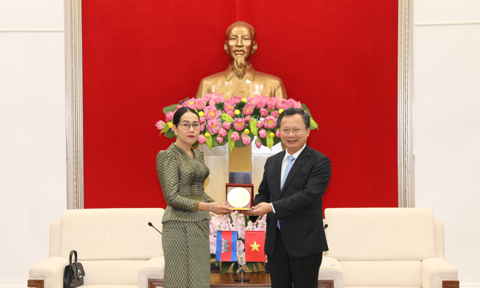 Chủ tịch UBND tỉnh tiếp đoàn công tác Bộ Thanh tra Campuchia