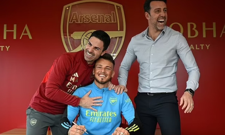Arsenal trói chân trụ cột