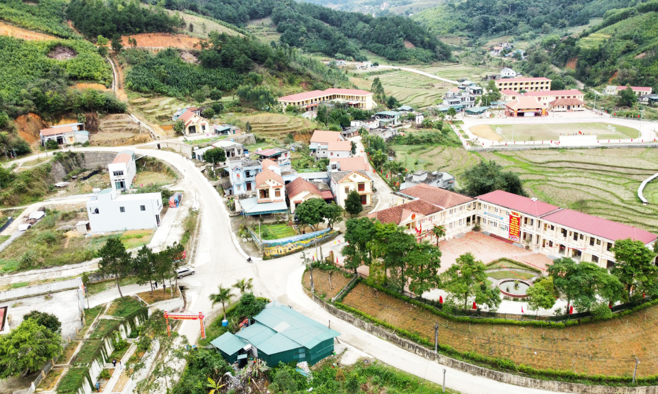 Ưu tiên nguồn lực phát triển vùng khó 