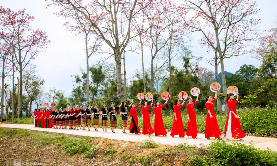 Lễ hội hoa gạo Nghệ An thu hút hàng nghìn người