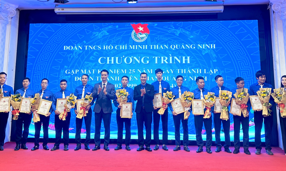 Gặp mặt kỷ niệm 25 năm ngày thành lập đoàn Thanh niên Than Quảng Ninh