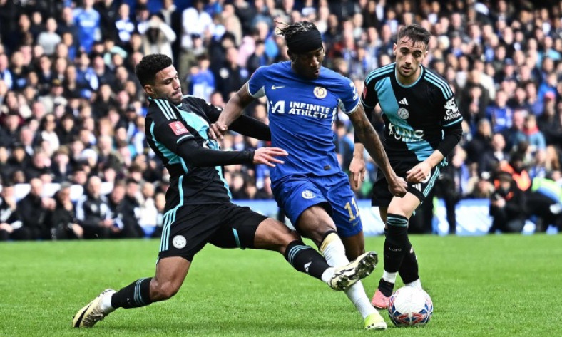Hai bàn phút bù đưa Chelsea vào bán kết Cup FA