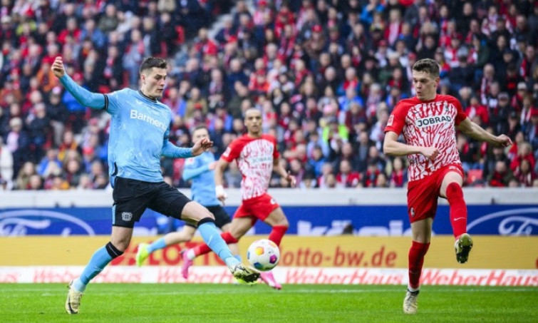 Leverkusen tiến thêm một bước đến ngôi vương Bundesliga