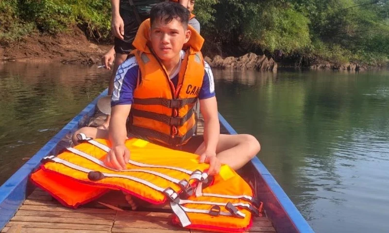 3 nữ sinh xuống lòng sông chơi gặp lúc thủy điện xả nước, cuốn trôi