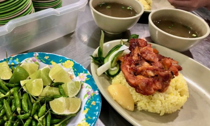 Món gà xé, cơm chan sốt trứng nhiễm hai loại khuẩn gây ngộ độc ở Nha Trang