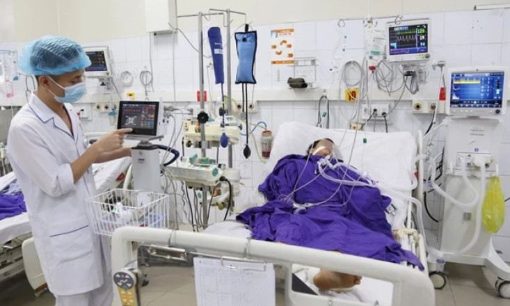 Quảng Ninh offers financial initiatives to attract doctors
