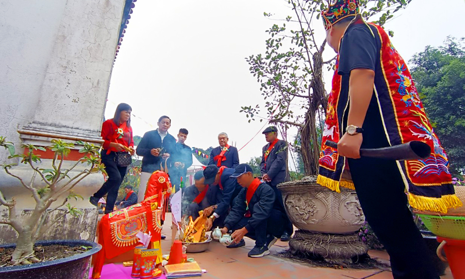 Lễ hội đình Lộ Phong