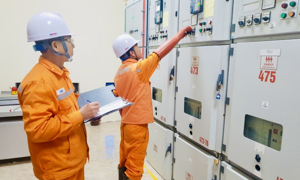 Chủ động các phương án đảm bảo cung cấp điện mùa nắng nóng