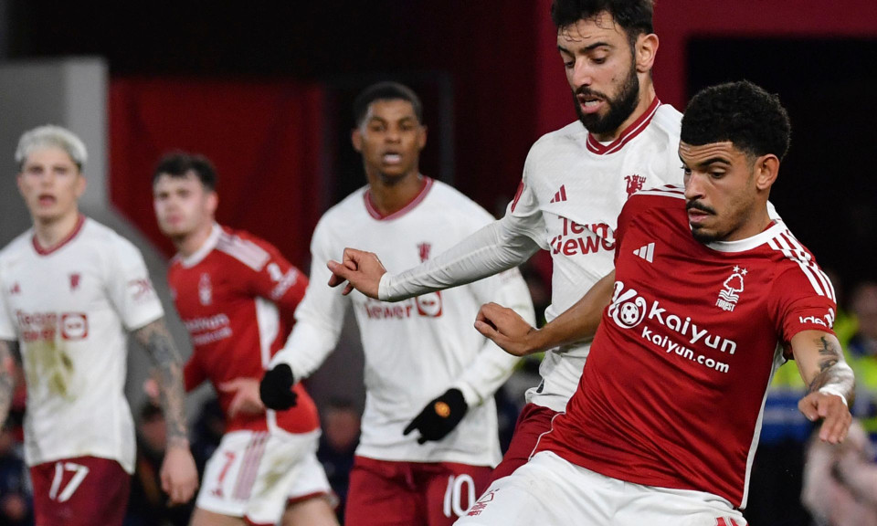 Đội bóng thứ 2 bị trừ điểm ở Premier League