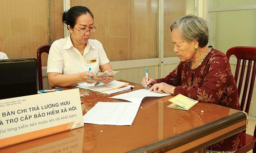 Điều kiện nghỉ hưu trước tuổi do tinh giản biên chế
