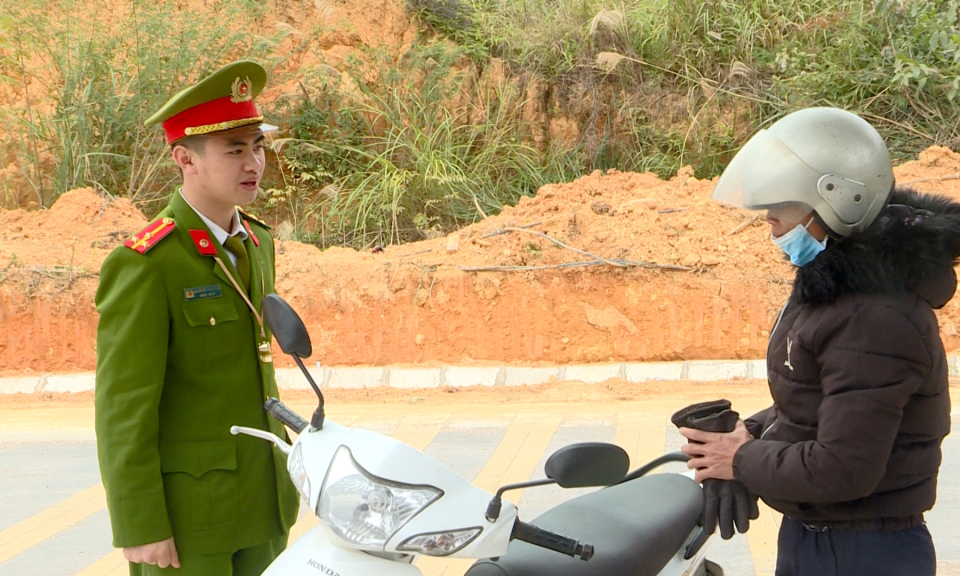 Phát huy vai trò công an xã trong tuyên truyền luật giao thông