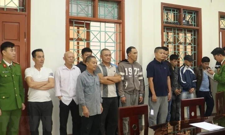 Nghệ An: Đột kích sới bạc trong rừng, bắt giữ 11 đối tượng