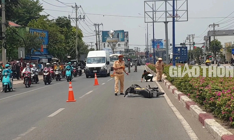 Xe máy trượt dài trên QL13, người đàn ông tử vong ở dải phân cách