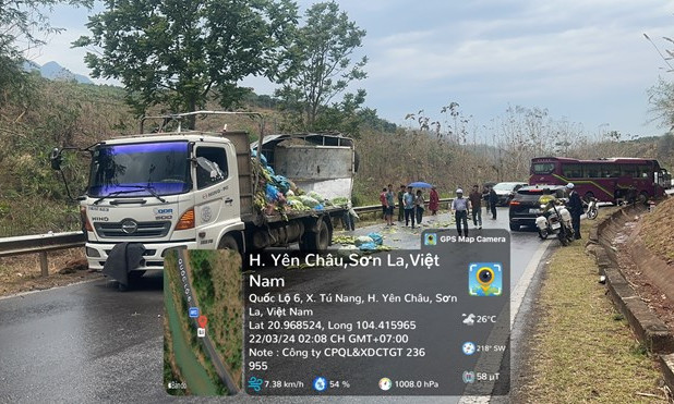 Xe khách chở 44 người va chạm liên hoàn trên Quốc lộ 6, 1 người tử vong