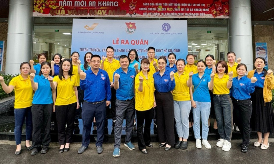 Tuổi trẻ BHXH tỉnh và Bưu điện tỉnh ra quân tuyên truyền, vận động người dân tham gia BHXH tự nguyện, BHYT hộ gia đình