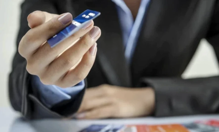 Vạ lây vì 'làn sóng' hủy thẻ tín dụng sau vụ nợ 8,5 triệu thành 8,8 tỷ đồng tại Eximbank