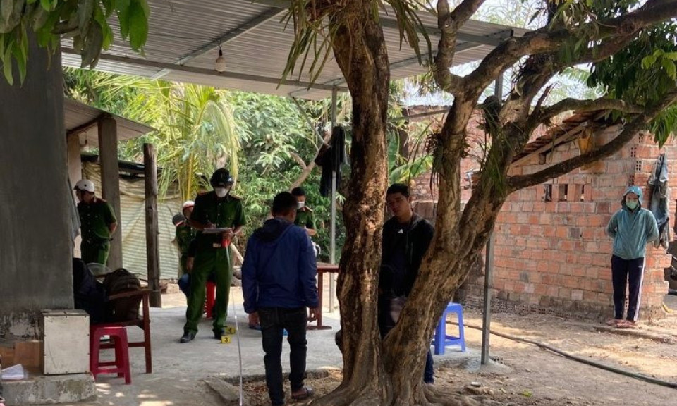 Uống rượu say, anh dùng dao đâm em ruột tử vong