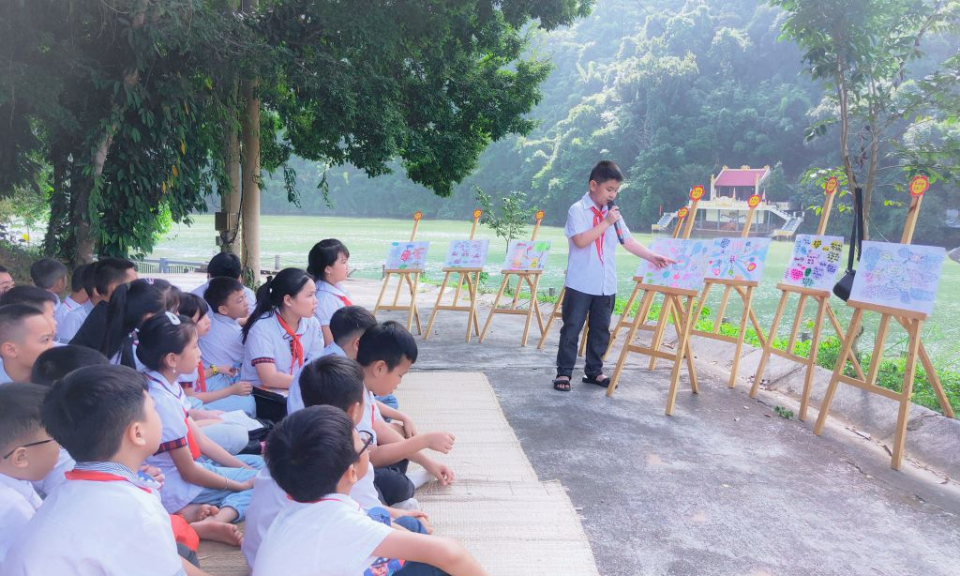 "Dân ta phải biết sử ta..."