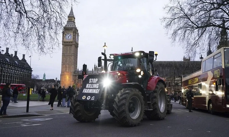Nông dân Anh lái hơn 100 máy kéo "bao vây" tòa nhà Quốc hội ở London
