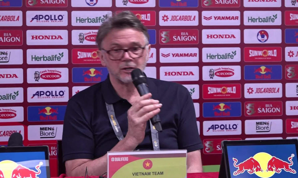 HLV Troussier: 'Tương lai của tôi nên được đề cập vào thời điểm khác'