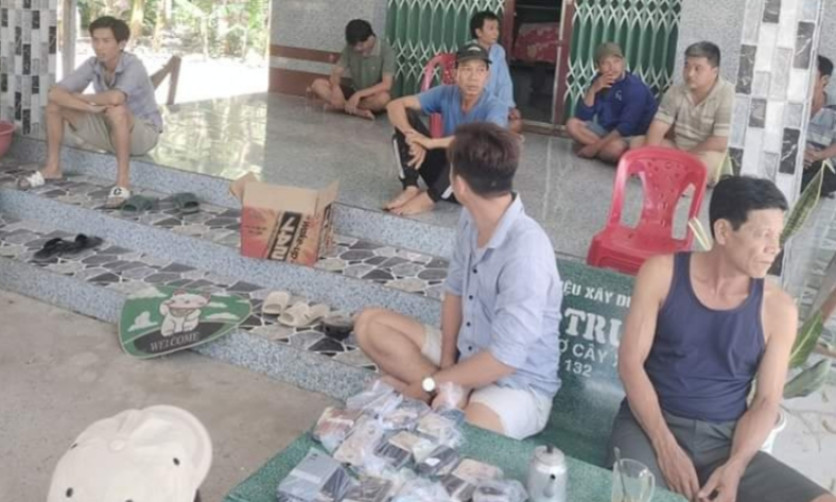 Bắt quả tang 18 người tụ tập ở quán cà phê để đánh bạc qua mạng