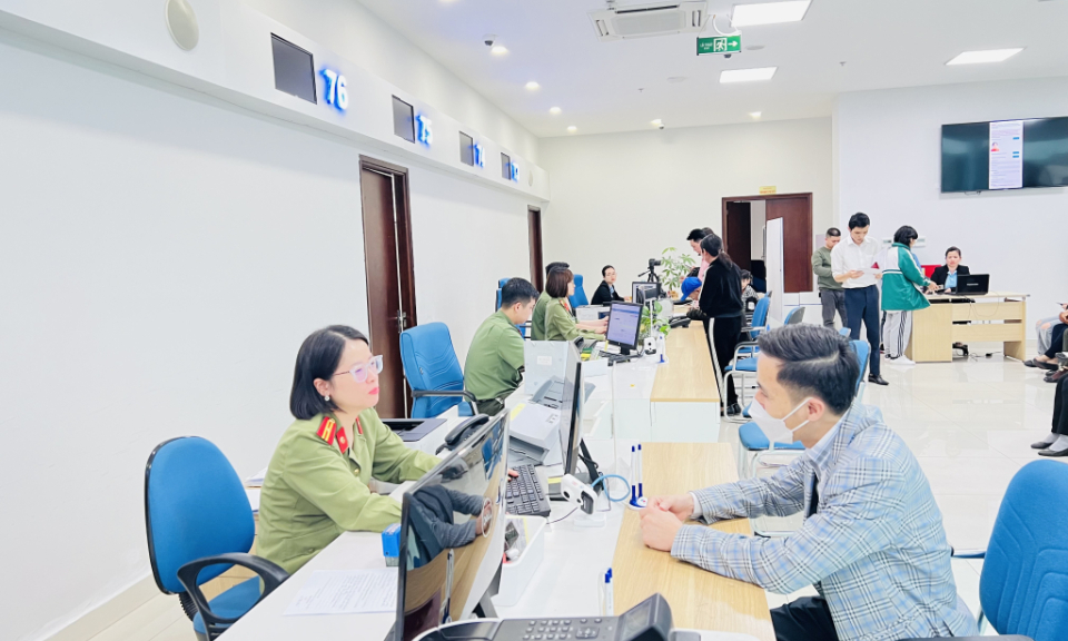Tăng cường cải cách hành chính, cải thiện mạnh mẽ môi trường đầu tư, kinh doanh
