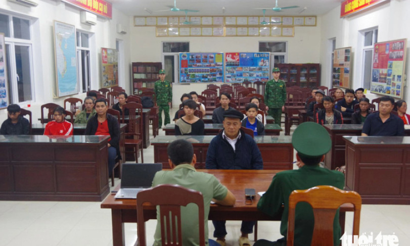 2 người Trung Quốc đưa 21 người Việt xuất cảnh trái phép qua Lào
