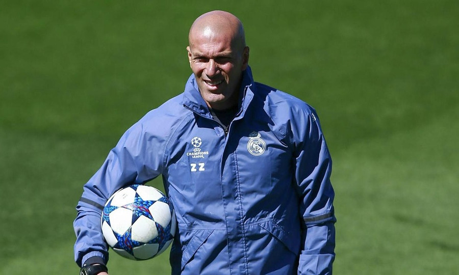 Bayern và Liverpool tranh giành Zidane