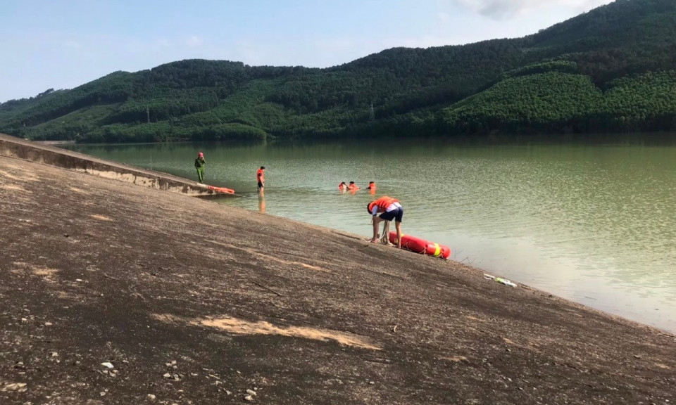Tìm thấy thi thể hai nam sinh đuối nước ở đập Khe Xai