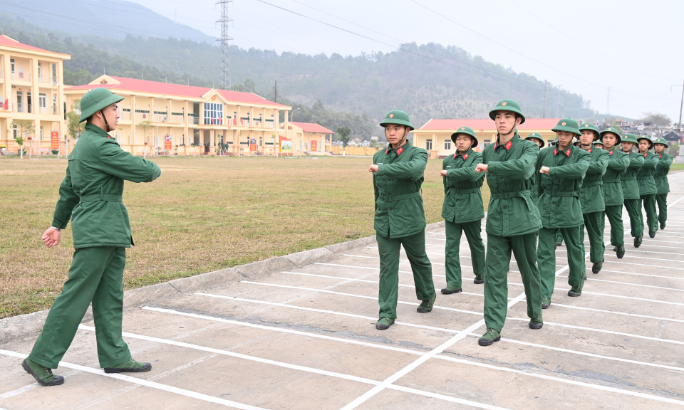 Tháng đầu huấn luyện chiến sĩ mới