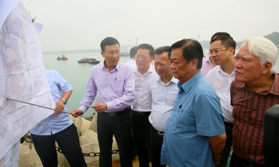 Bộ trưởng Bộ NN&PTNT Lê Minh Hoan khảo sát thực tế tại huyện Cô Tô