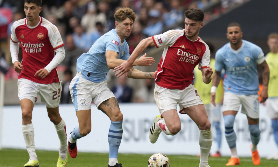 So sánh Man City vs Arsenal: Rượt đuổi phút cuối