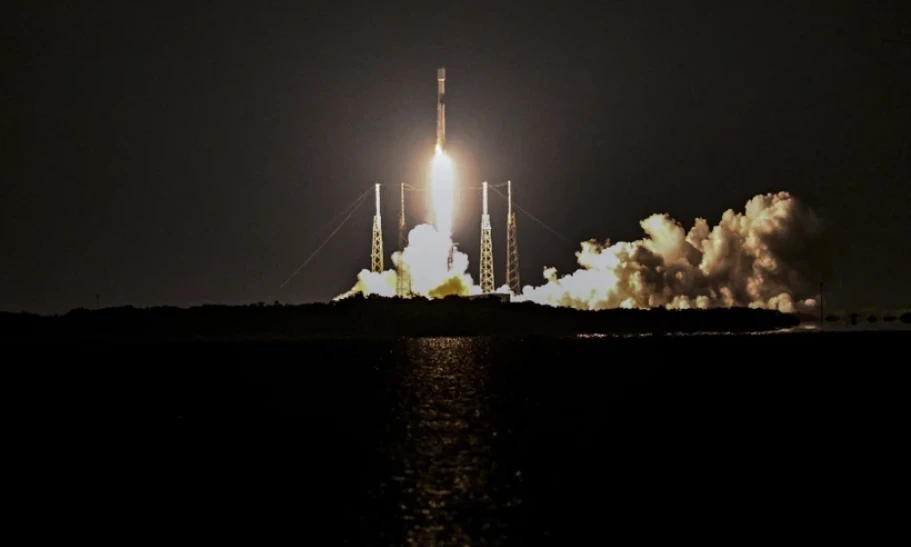 Công ty SpaceX phóng thêm 23 vệ tinh Internet Starlink vào không gian