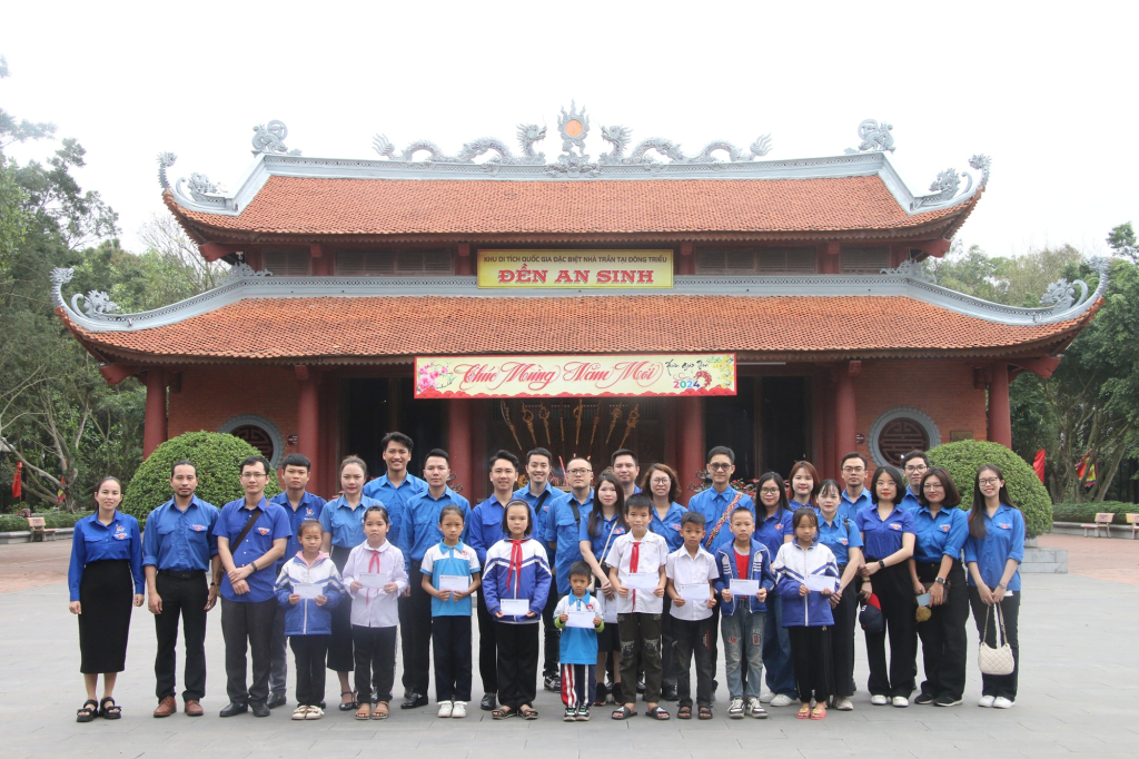 Đoàn Thanh niên Trung tâm Truyền thông tỉnh Quảng Ninh tổ chức “Hành trình về nguồn” với nhiều hoạt động ý nghĩa tại TX Đông Triều.