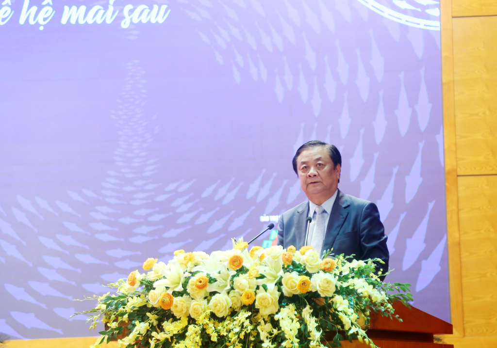 Đồng chí Lê Minh Hoan, Ủy viên Trung ương Đảng, Bộ Trưởng Bộ Nông nghiệp và Phát triển Nông thôn, phát biểu chỉ đạo tại hội nghị.