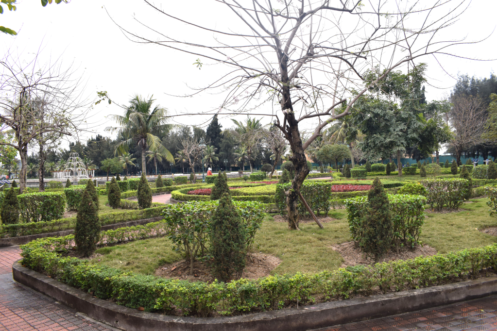 Công viên hồ Bến do là nơi tìm đến thư giãn, tập thể dục của nhiều người dân Cẩm Phả.
