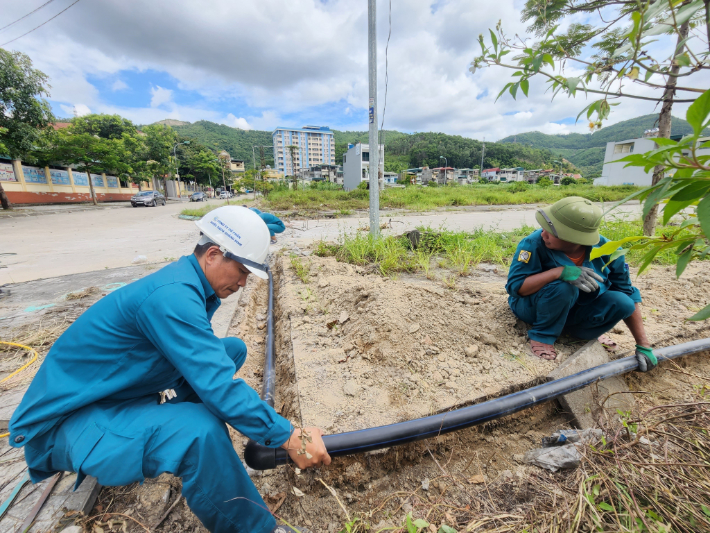 TP Hạ Long lắp đặt hệ thống nước sạch đến đến người dân phường Hoành Bồ.