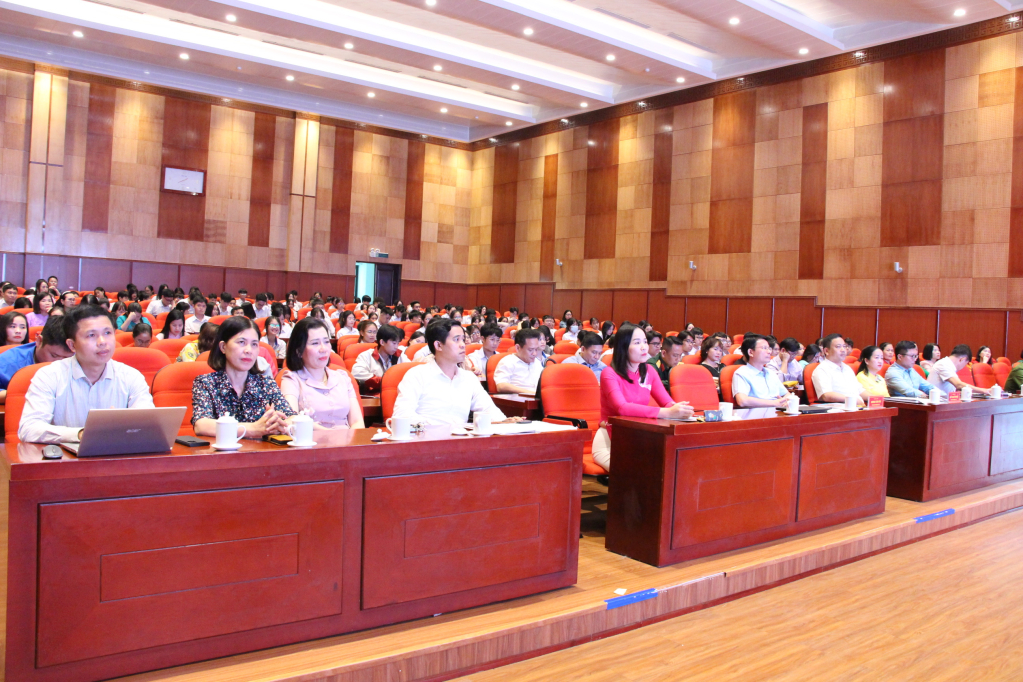 TX Quảng Yên tổ chức Hội nghị tuyên dương giáo viên, học sinh tiêu biểu, xuất sắc năm học 2023-2024. 