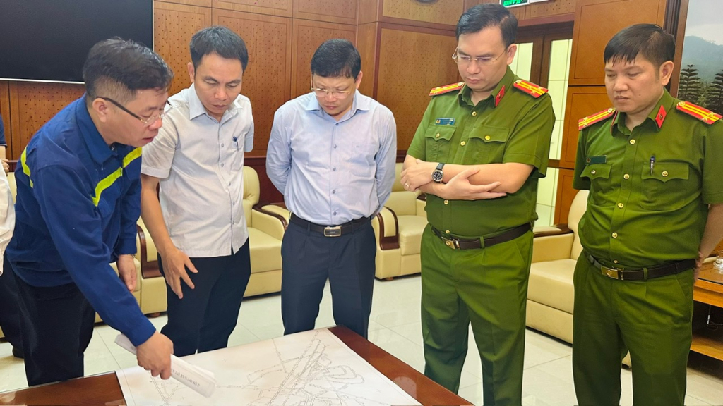 Đồng chí Nghiêm Xuân Cường, Phó chủ tịch UBND tỉnh Quảng Ninh chỉ đạo khắc phục sự cố tại Công ty Than Thống Nhất - TKV.