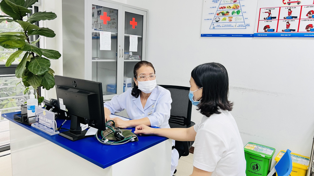 Chị Vũ Thị Lan, Ban quản lý dự án công trình thành phố Hạ Long được bác sĩ Trung tâm xét nghiệm MEDLATEC Quảng Ninh tư vấn sức khỏe.