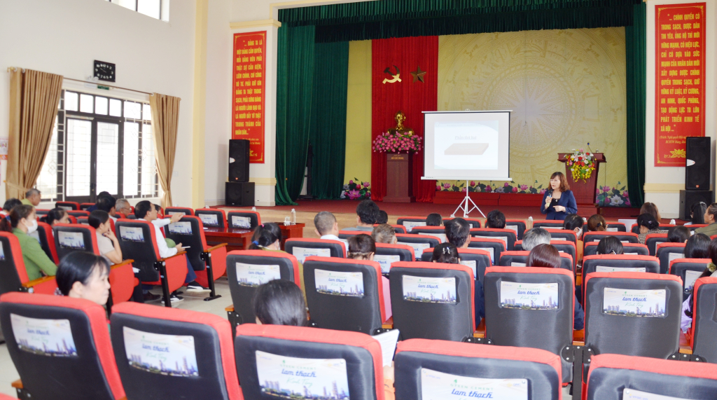 BHXH TP Uông Bí phối hợp tổ chức tuyên truyền, phối biến chính sách BHXH tự nguyện cho đối tượng là cán bộ tổ dân, khu phố trên địa bàn phường Phương Nam (tháng 3/2024).