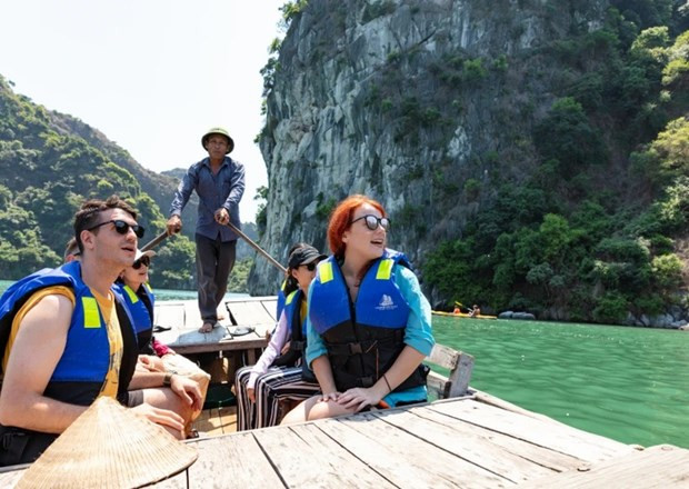 Tourism sector likely to achieve yearly goal of 18 million foreign visitors hinh anh 1