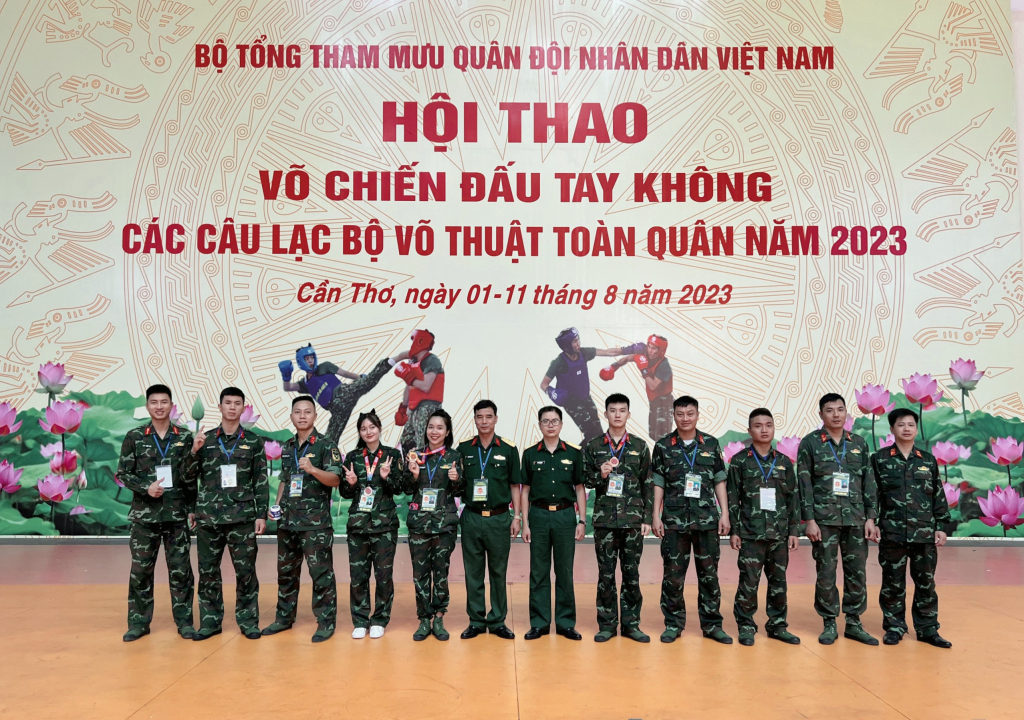 Trung úy Nguyễn Thị Hồng Nhung xuất sắc giành HCV tại Hội thao võ chiến đấu tay không các CLB võ thuật toàn quân năm 2023.